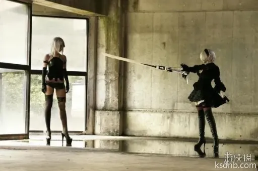 日系COS女神2B肌肉大腿震撼展示,力量美学新体验 日系COS女神2B肌肉大腿震撼展示,力量美学新体验